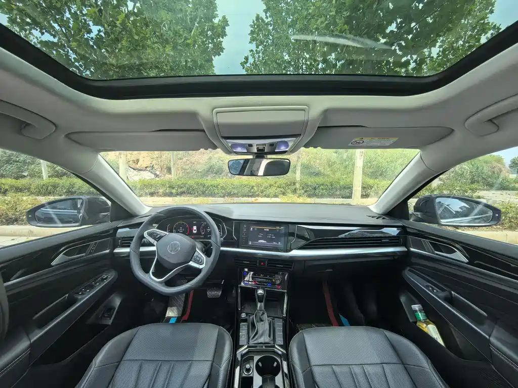VOLKSWAGEN PASSAT 2025