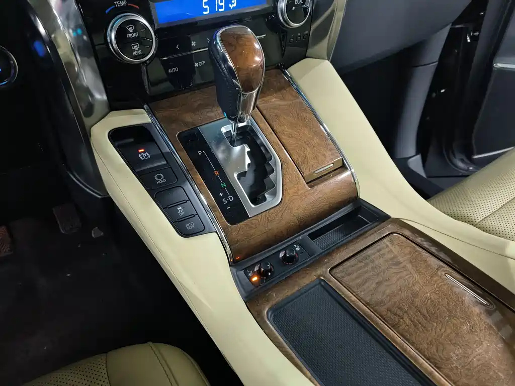 TOYOTA ALPHARD 2017