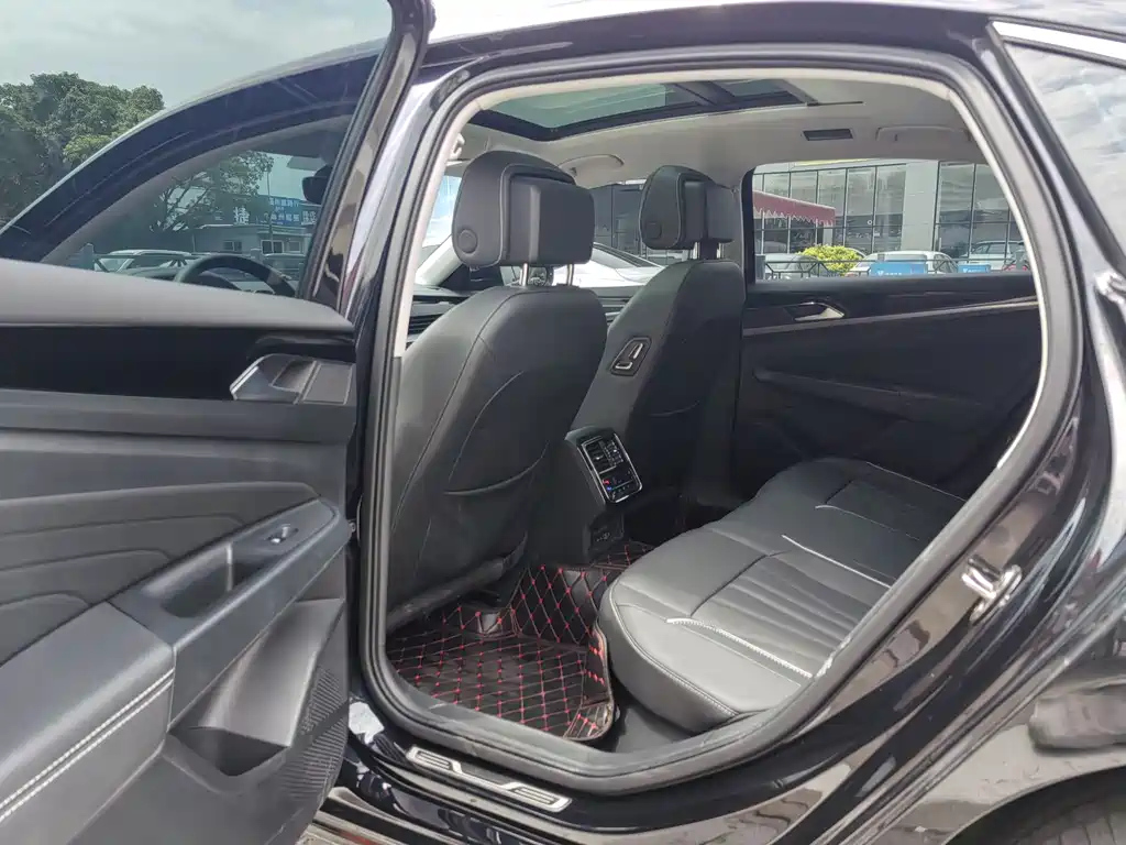 VOLKSWAGEN PASSAT 2024