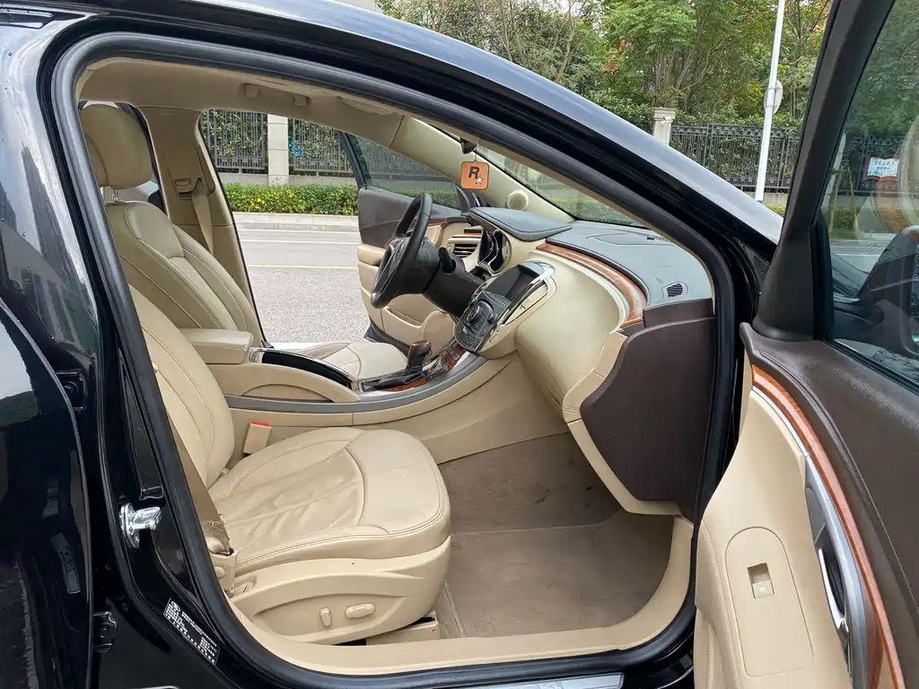 BUICK LACROSSE 2011