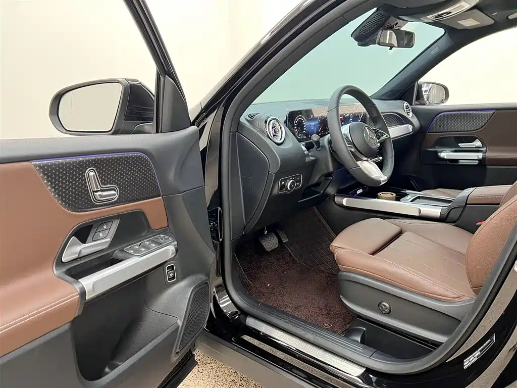 MERCEDES BENZ GLB 2024