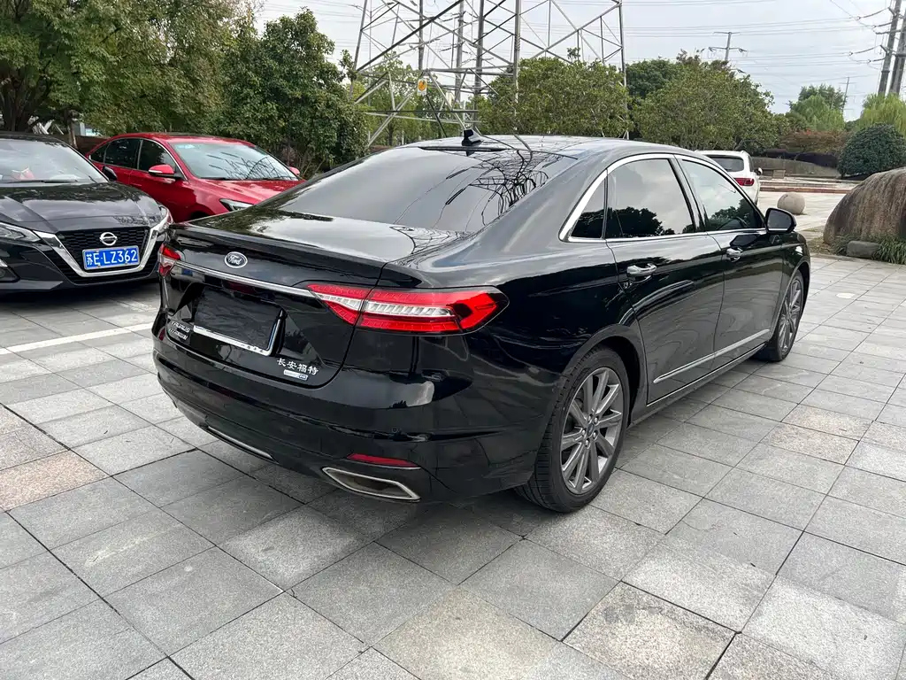 FORD TAURUS 2019