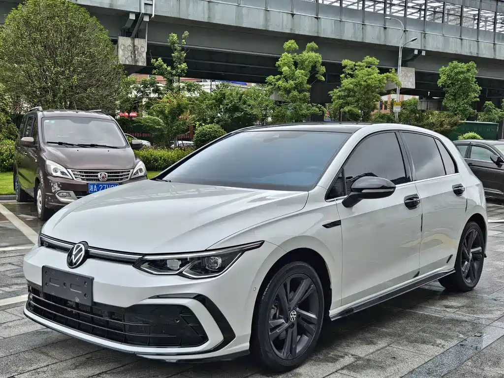 VOLKSWAGEN GOLF 2021