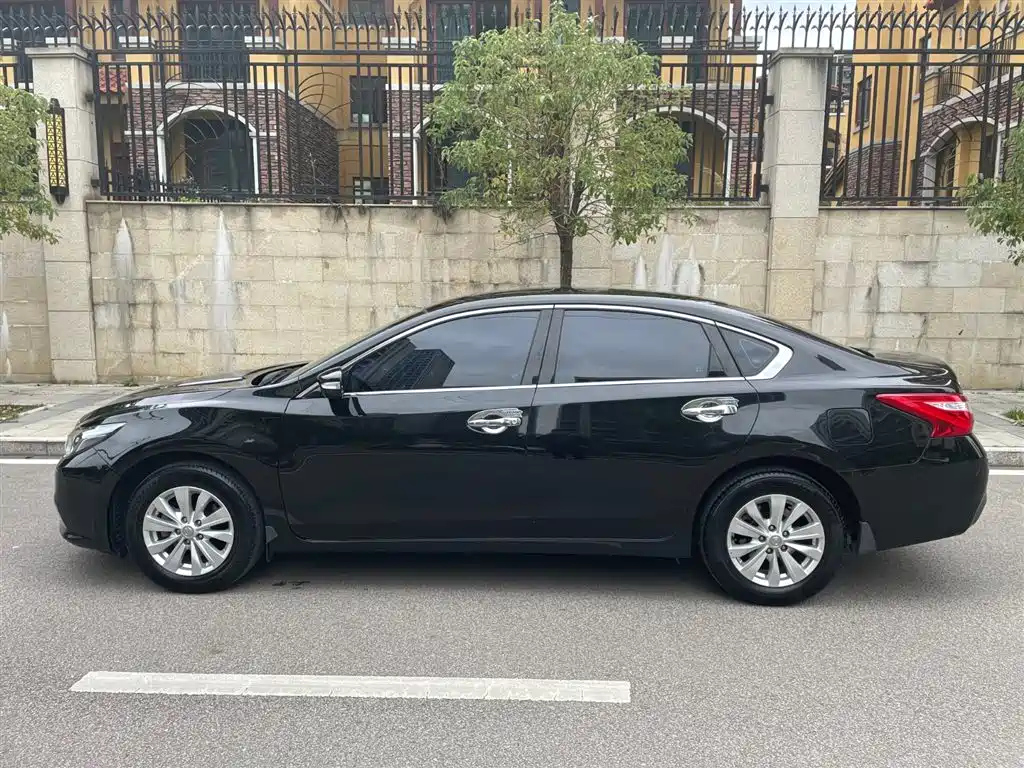 NISSAN TEANA 2018