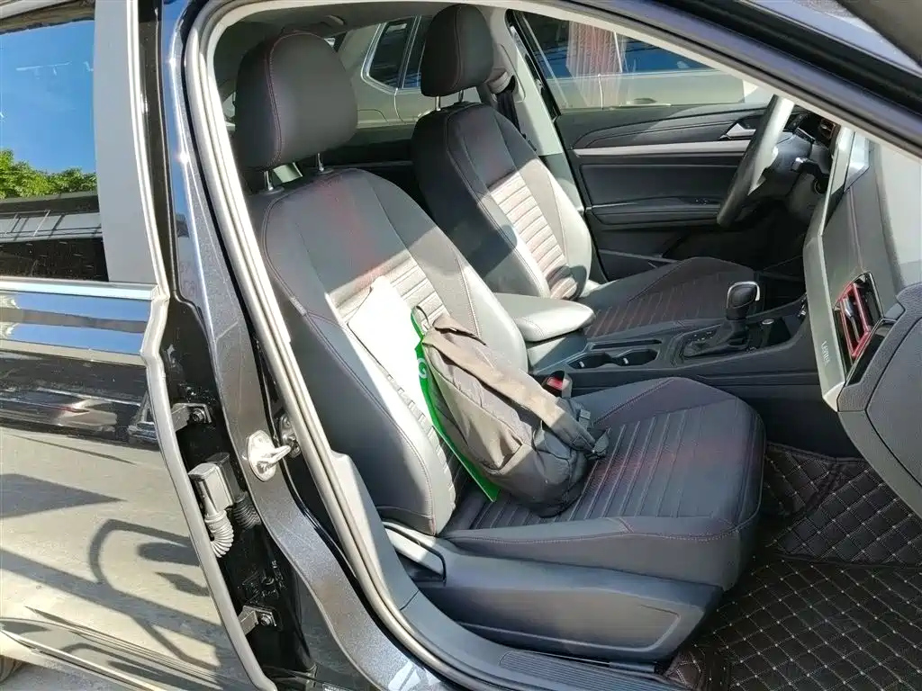 VOLKSWAGEN LAVIDA 2024