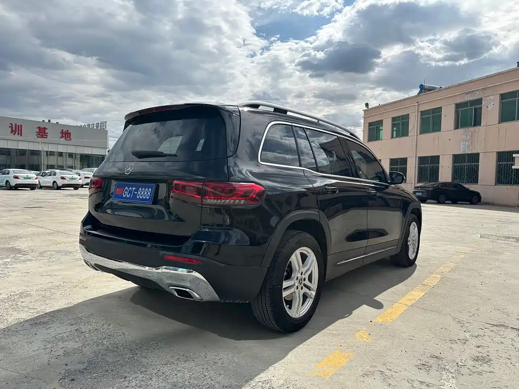 MERCEDES BENZ GLB 2023
