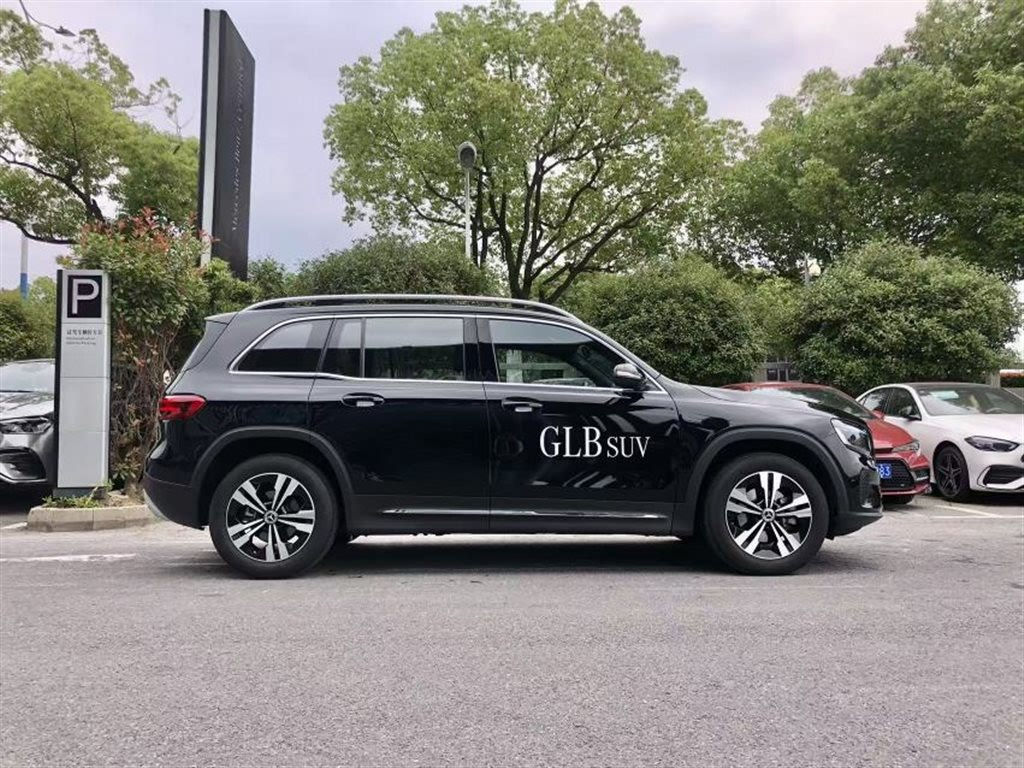 MERCEDES BENZ GLB 2024