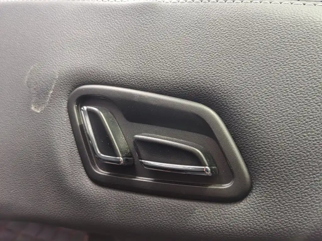 VOLKSWAGEN PASSAT 2024