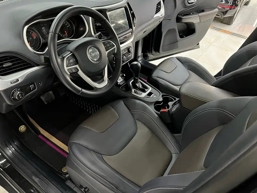 JEEP CHEROKEE 2020