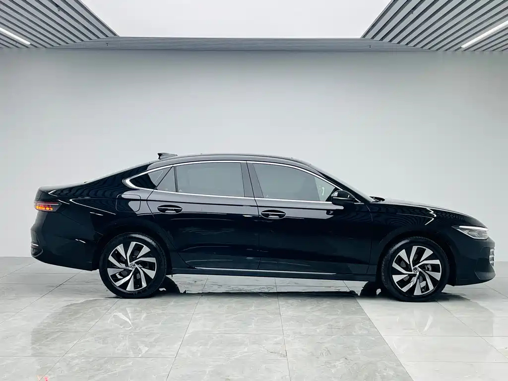 VOLKSWAGEN PASSAT 2025