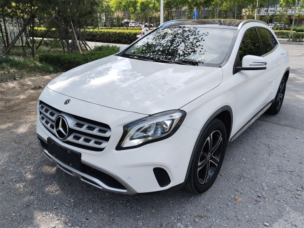 MERCEDES BENZ GLA 2018