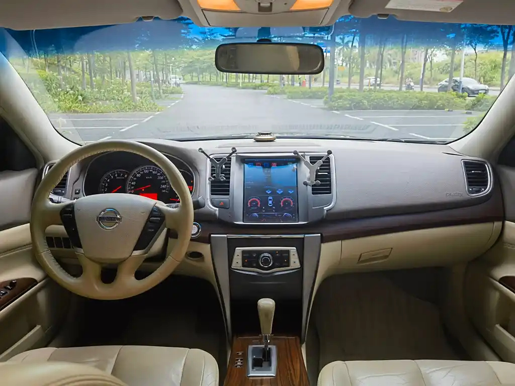 NISSAN TEANA 2010