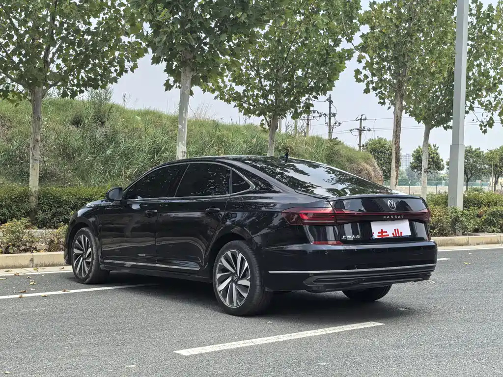 VOLKSWAGEN PASSAT 2025
