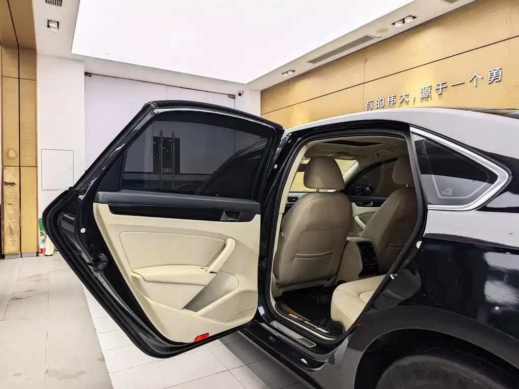 VOLKSWAGEN PASSAT 2015