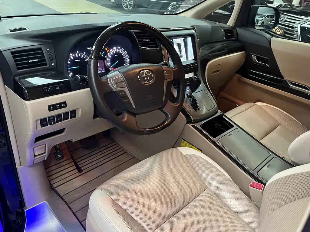 TOYOTA ALPHARD 2012