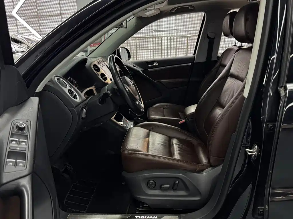 VOLKSWAGEN TIGUAN 2015