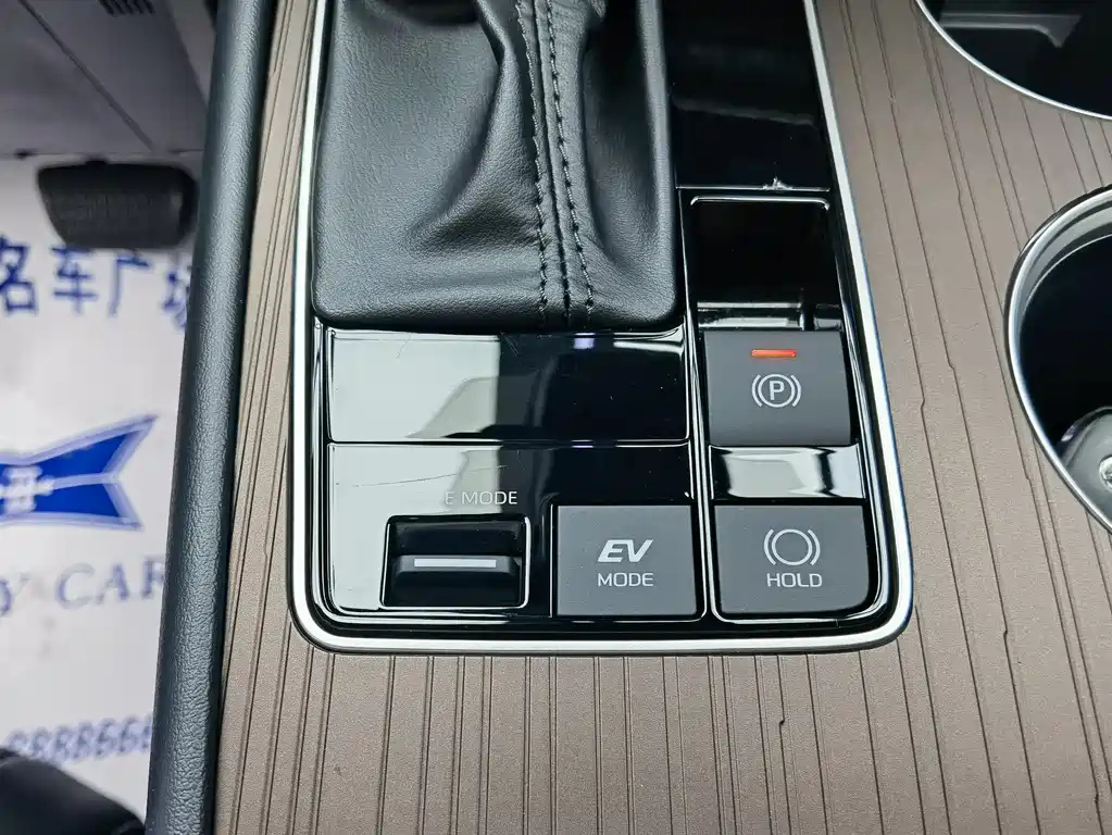 TOYOTA GRANVIA 2024
