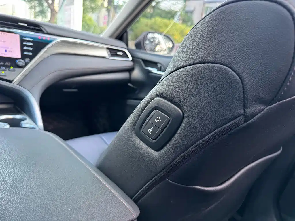 TOYOTA CAMRY 2018