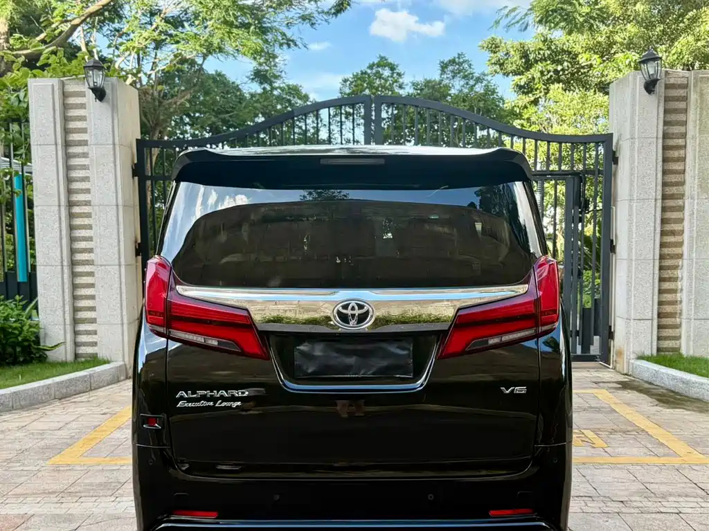 TOYOTA ALPHARD 2018