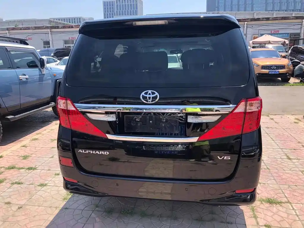 TOYOTA ALPHARD 2015