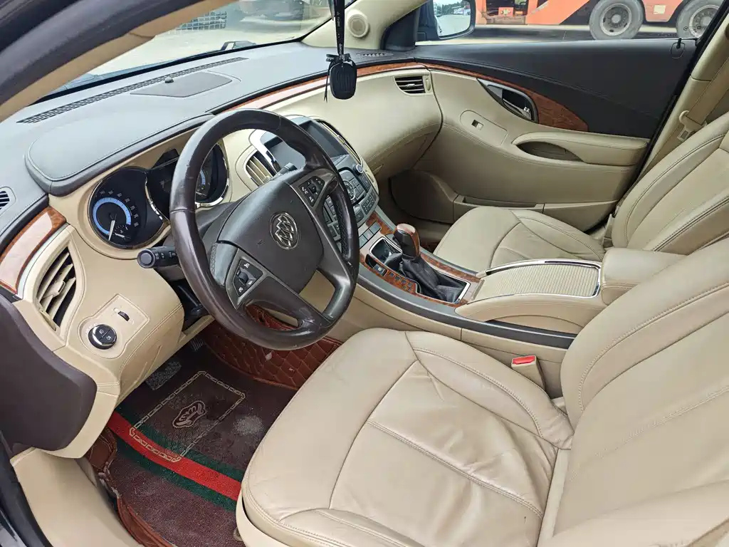 BUICK LACROSSE 2011