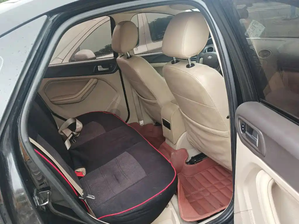 FORD FOCUS 2011
