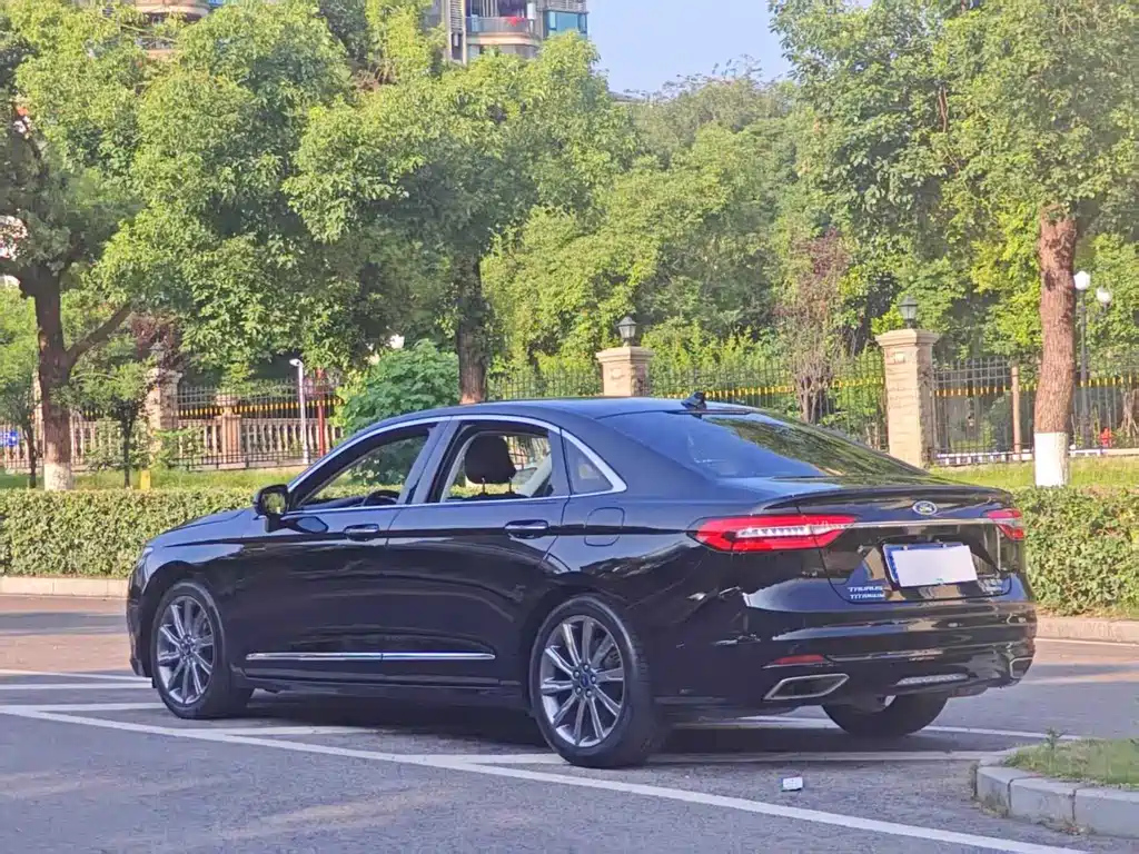 FORD TAURUS 2019