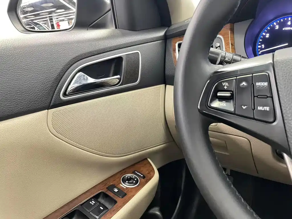 HYUNDAI MISTRA 2014