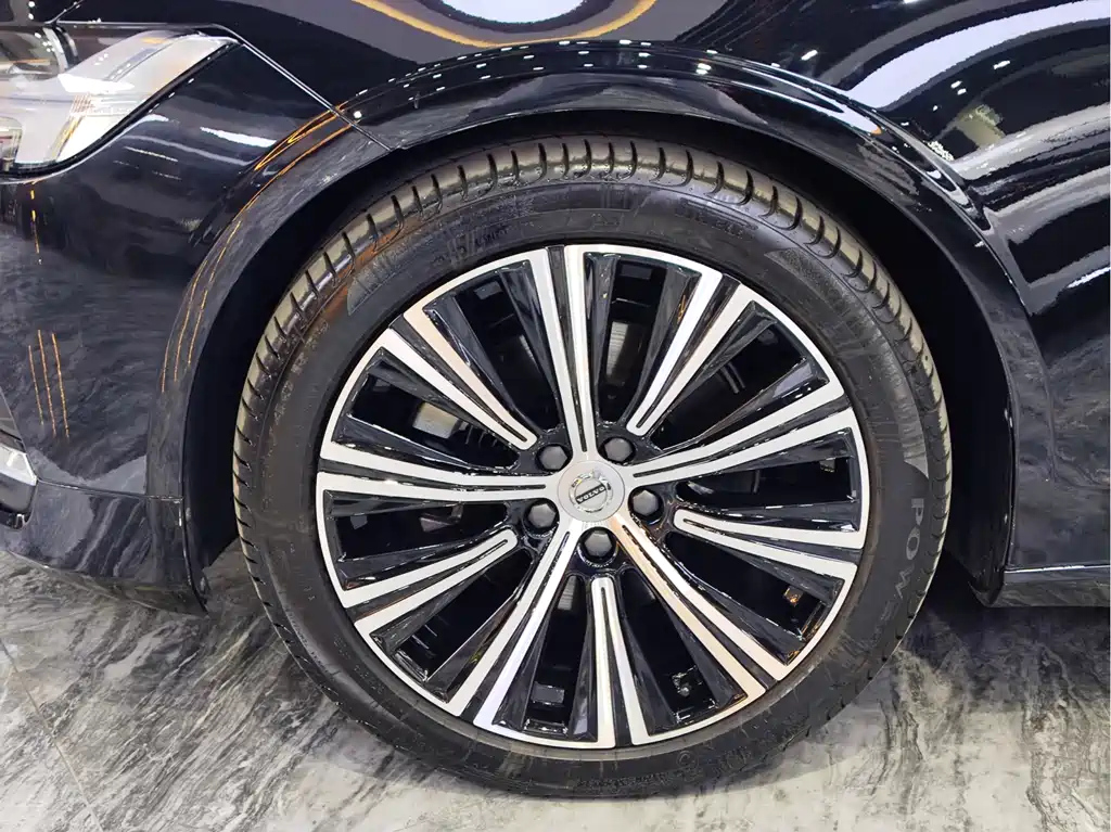 VOLVO S90 2023