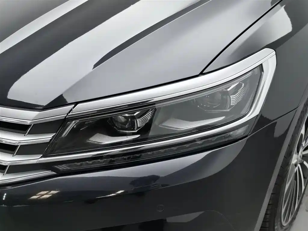VOLKSWAGEN PASSAT 2017