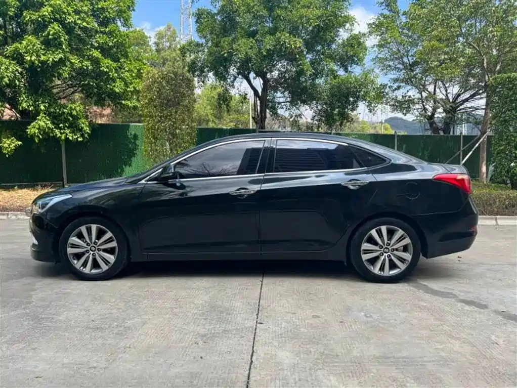 HYUNDAI MISTRA 2014