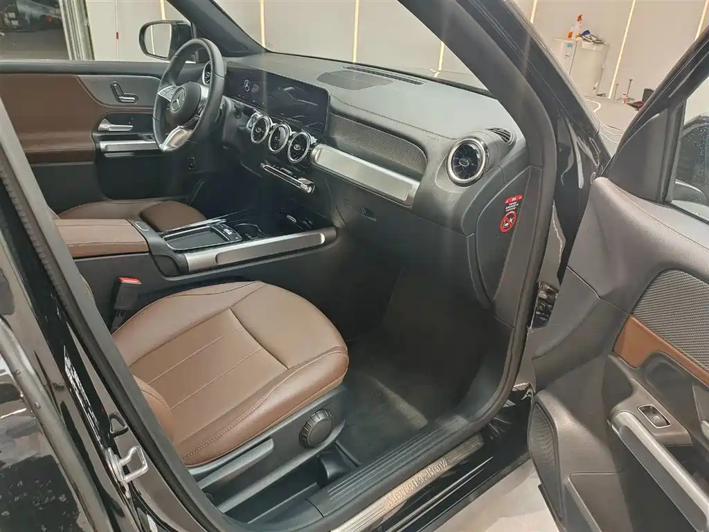 MERCEDES BENZ GLB 2024