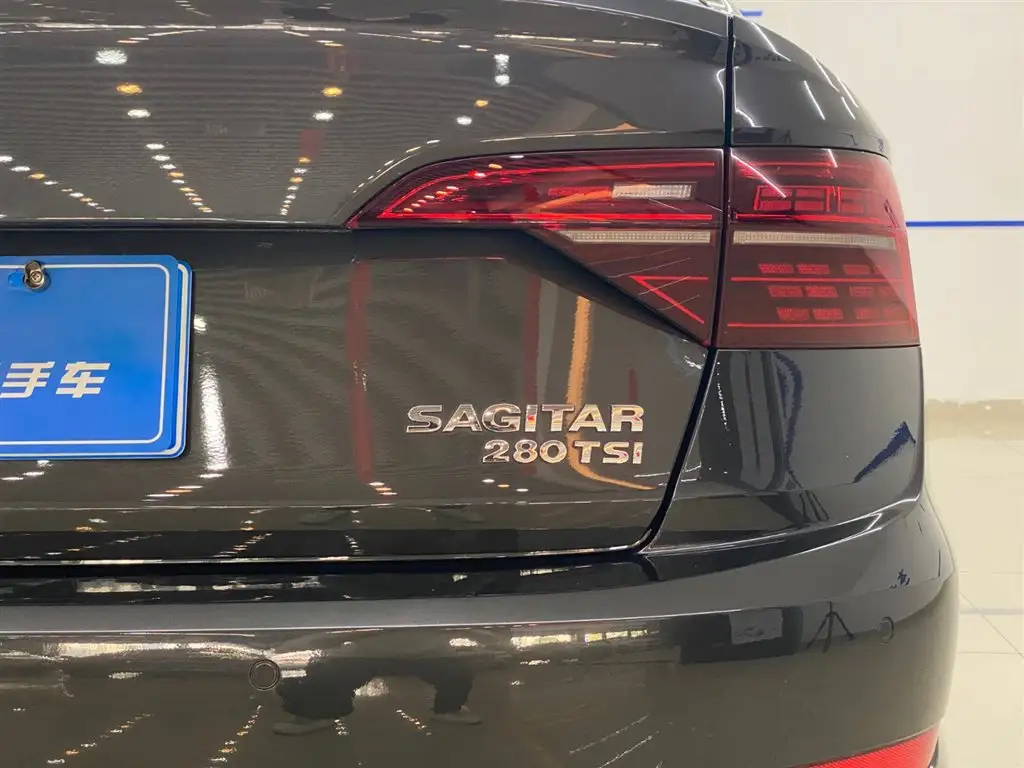 VOLKSWAGEN SAGITAR 2022