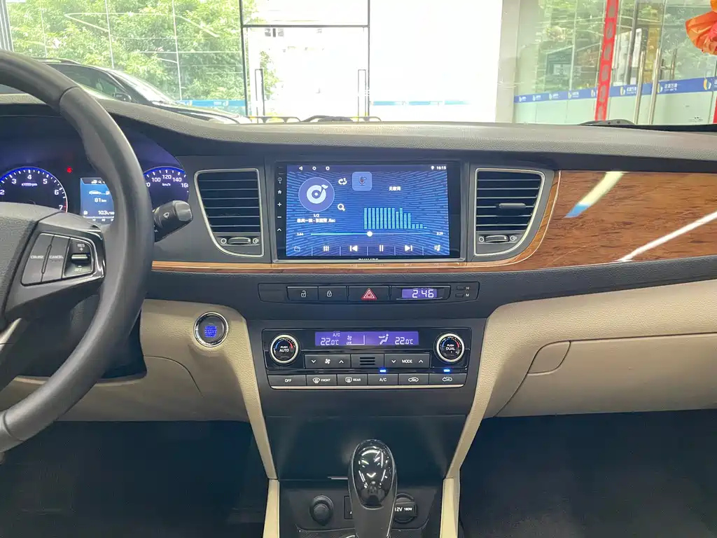 HYUNDAI MISTRA 2014