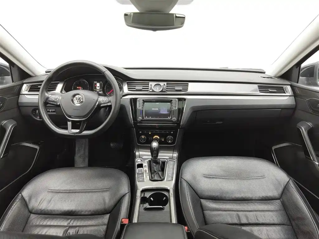 VOLKSWAGEN PASSAT 2017