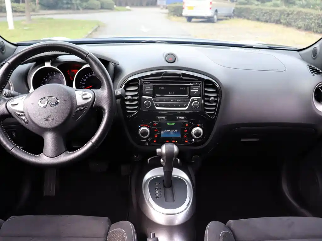 INFINITI ESQ 2017