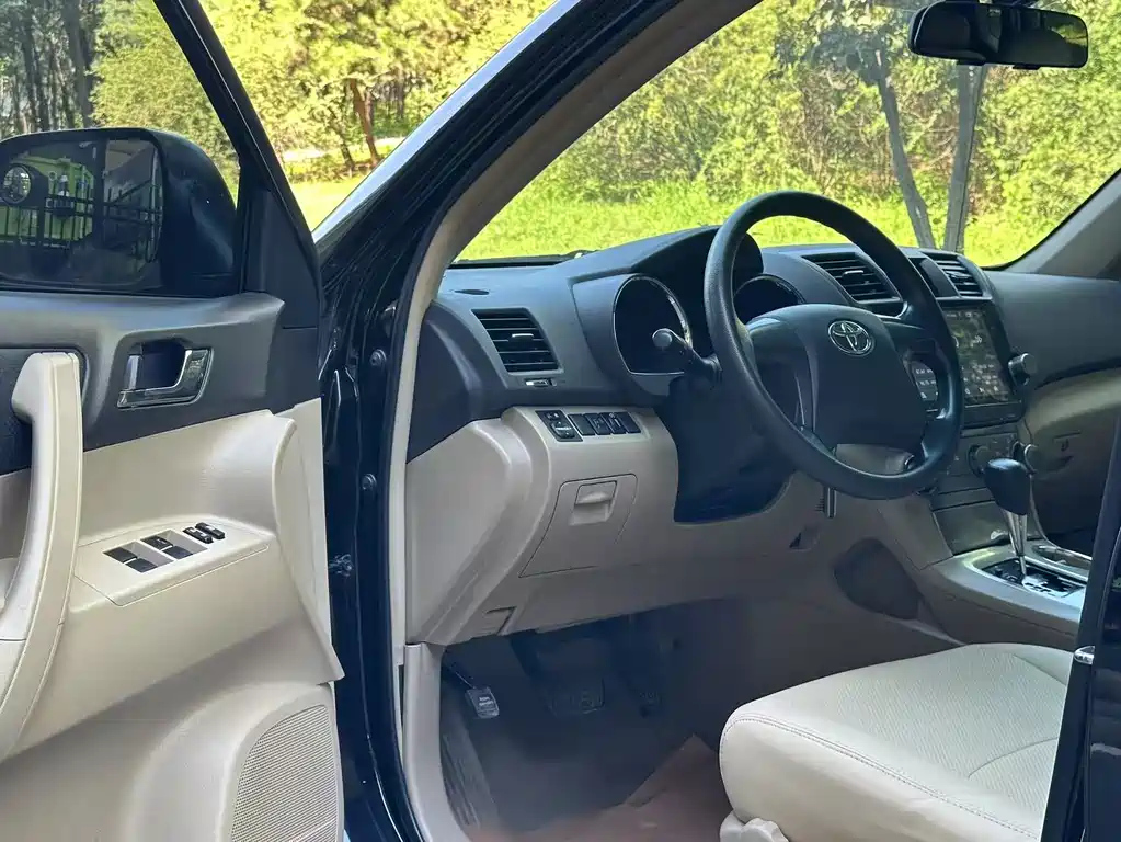 TOYOTA HIGHLANDER 2013