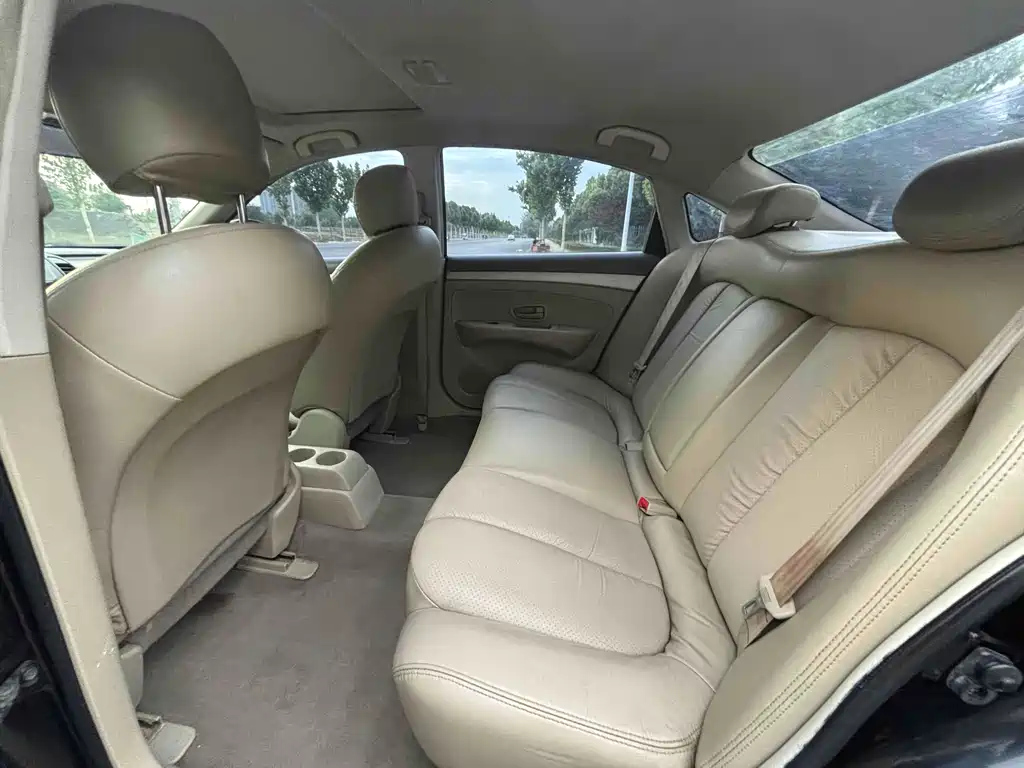NISSAN SYLPHY 2012