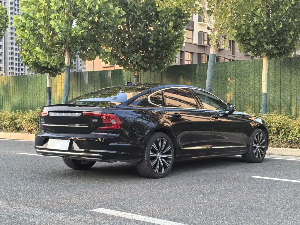 VOLVO S90 2024