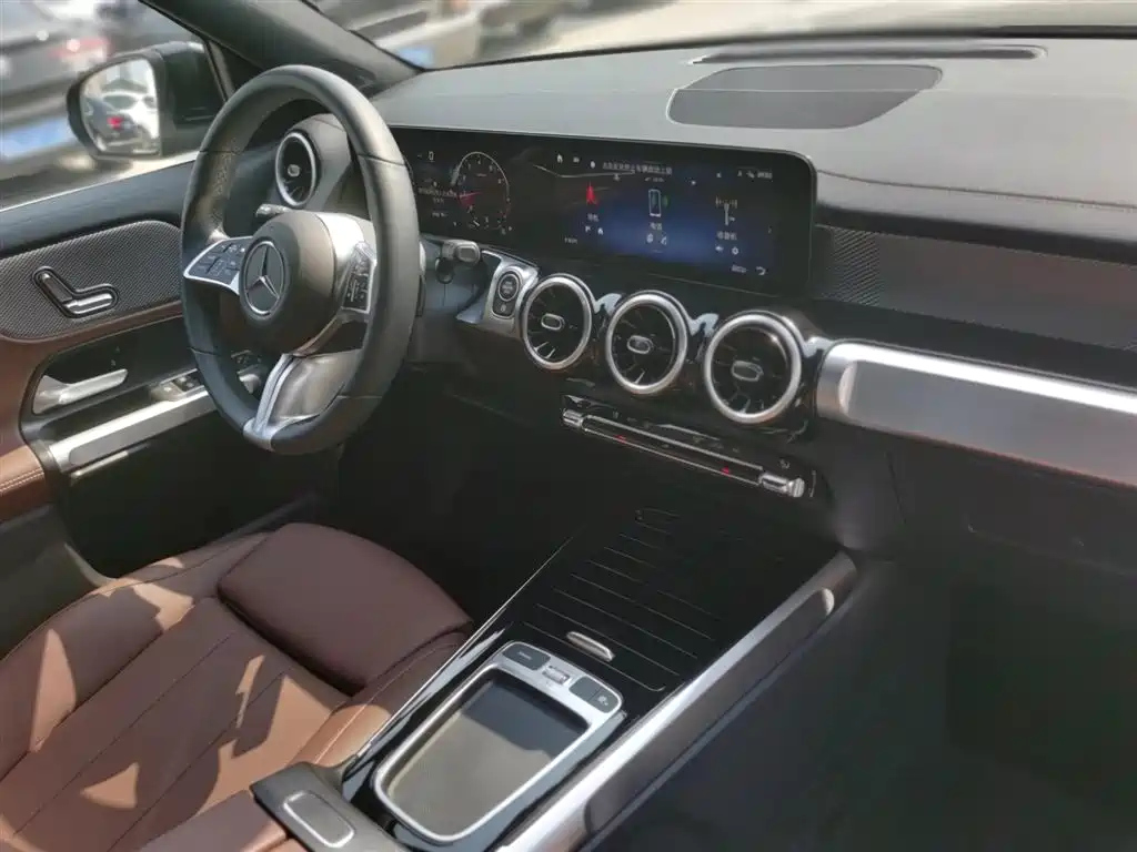 MERCEDES BENZ GLB 2024