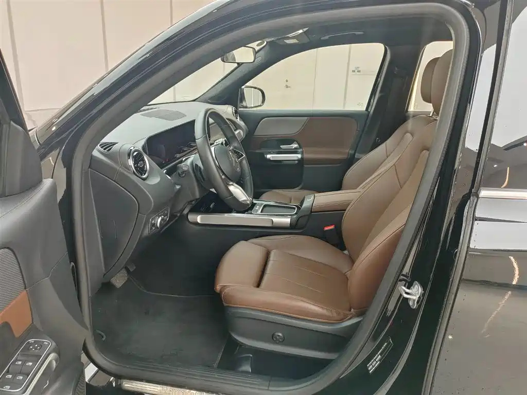 MERCEDES BENZ GLB 2024