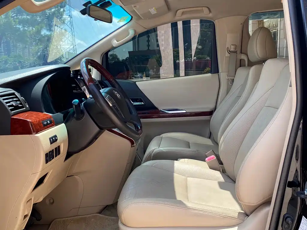 TOYOTA ALPHARD 2010