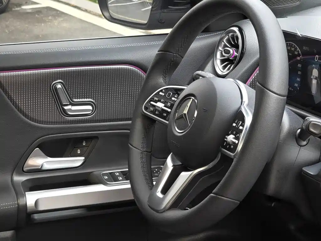 MERCEDES BENZ GLB 2021
