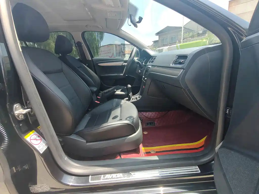 VOLKSWAGEN LAVIDA 2013