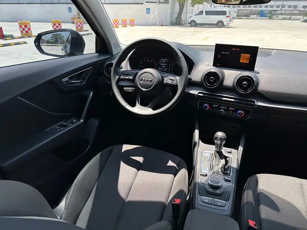 AUDI Q2L 2018