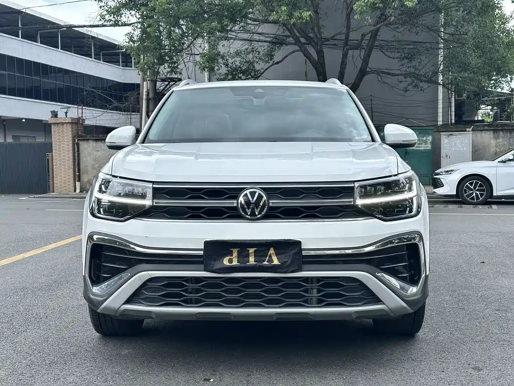 VOLKSWAGEN THARU 2023