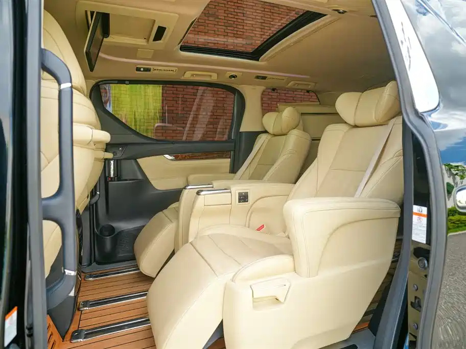 TOYOTA ALPHARD 2018