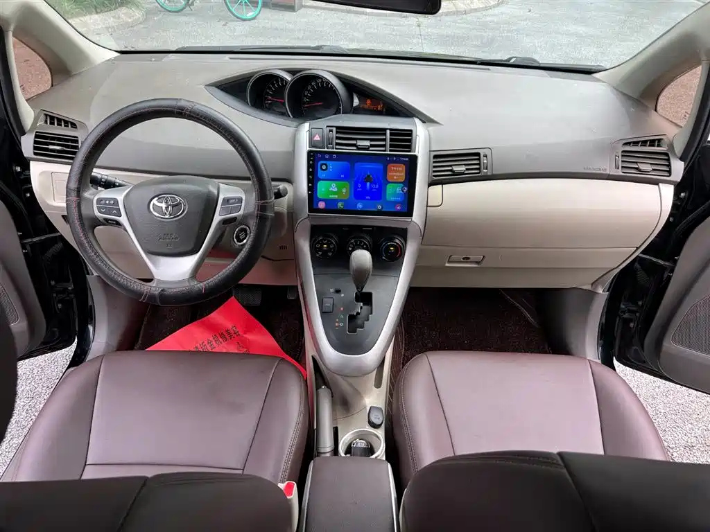 TOYOTA ESCAPE 2014