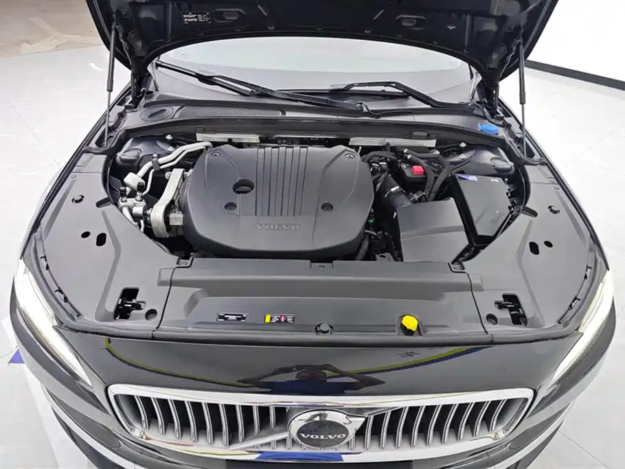 VOLVO S90 2023