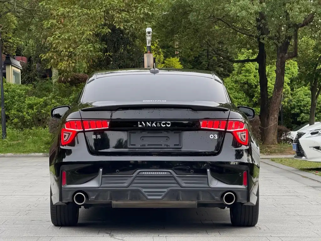 LYNK&CO 03 2022
